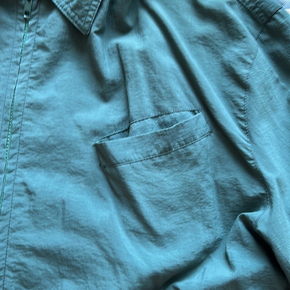 green windbreaker - Picture 4 of 5